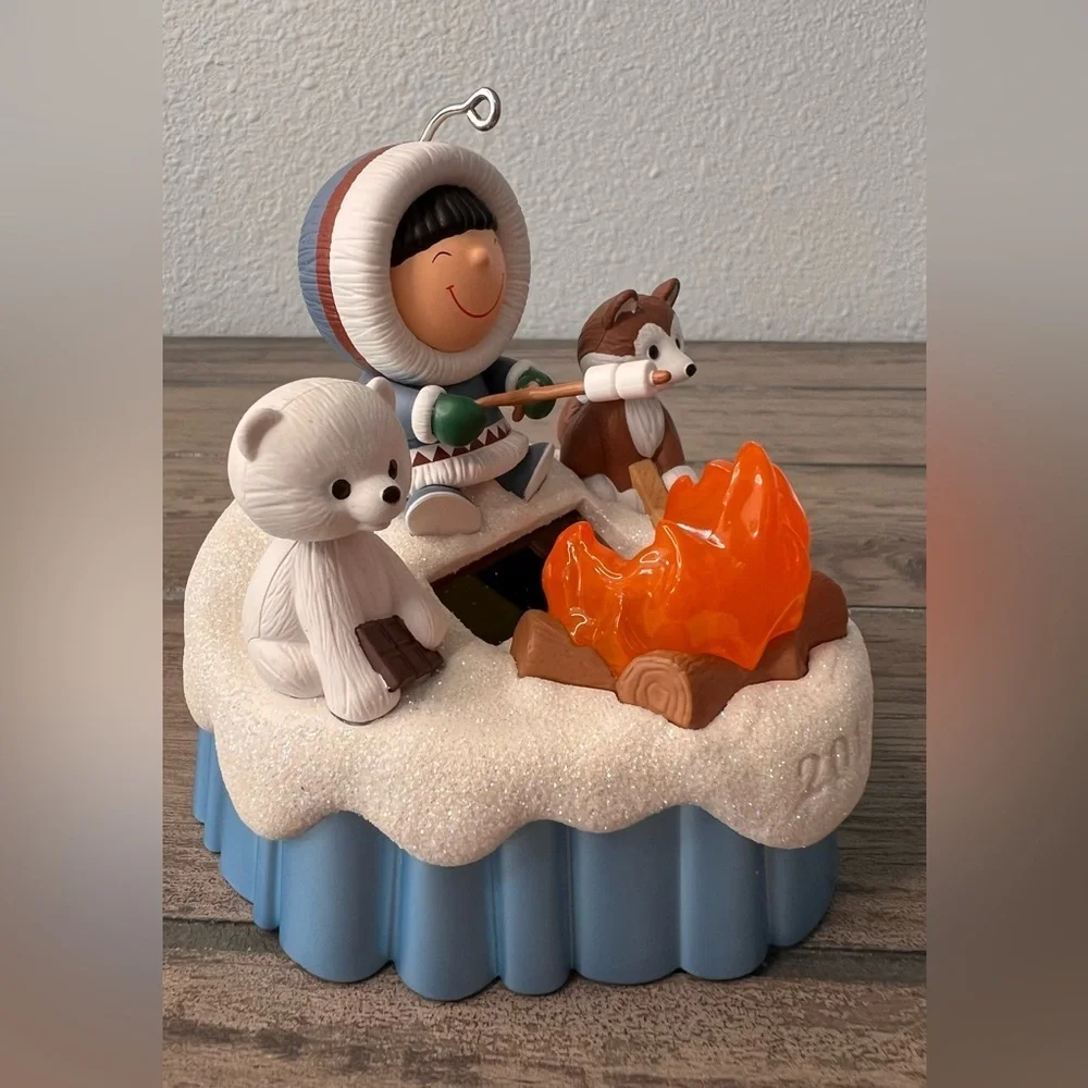 Hallmark Keepsake NEW 2011 “S’mores Treats”Christmas Ornament Frosty Friends